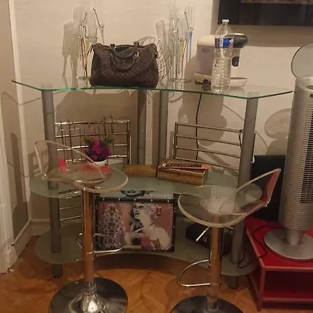 Porte De Clichy 17e -2 Pieces Et Studio Marilyn Separes شقة *